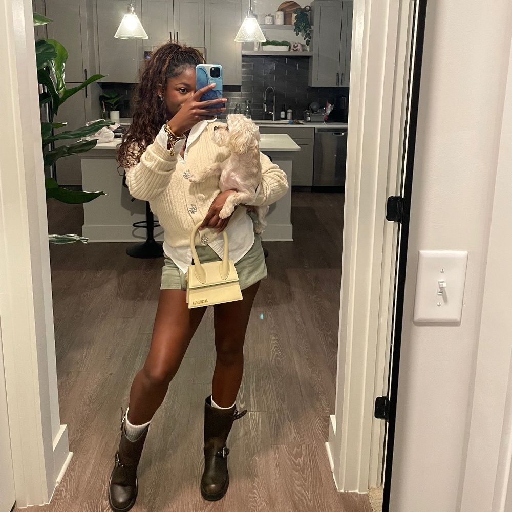 Meet your Posher, Amari